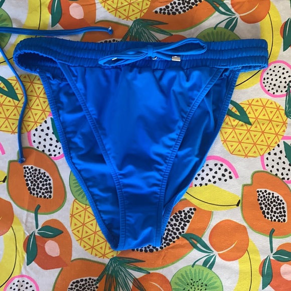 Venus High Cut Bikini Set - Picture 2 of 2